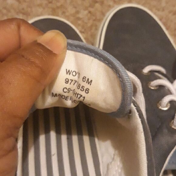 Sperry Top-siders (slightly faded on tops both) - Picture 7 of 7